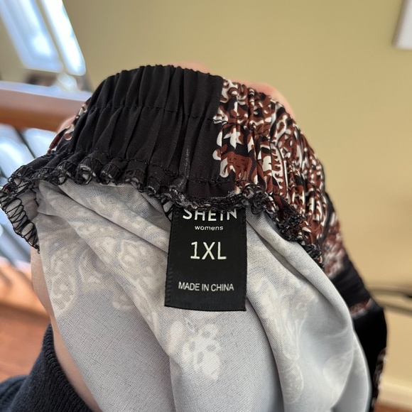 Shein shorts women's size 1XL in Bali print - Picture 3 of 4